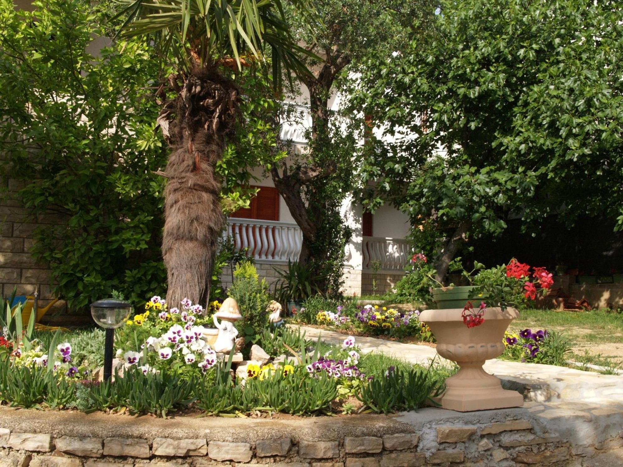 Apartmani Maver Sveti Filip i Jakov Exterior foto